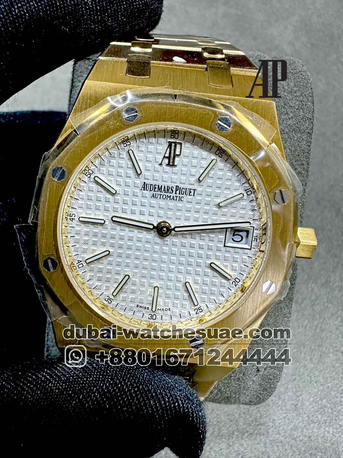 11-a-7.jpg Audemars Piguet Royal Oak? 39MM White Dial with Golden Bracelet Copy - Image 1