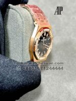 Audemars Piguet Royal Oak 33 mm Black Dial with everrosegold Bracelet - Image 2