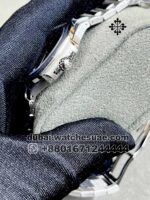 PATEK PHILIPPE Nautilus Ladies Automatic? 35 mm Gray Dial Stainless Steel Reference #7118 - Image 4