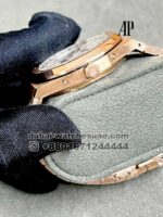 Audemars Piguet Royal Oak Perpetual Calendar  41 mm  White dial Moonphase Rose Gold Bezel And Bracelet - Image 3