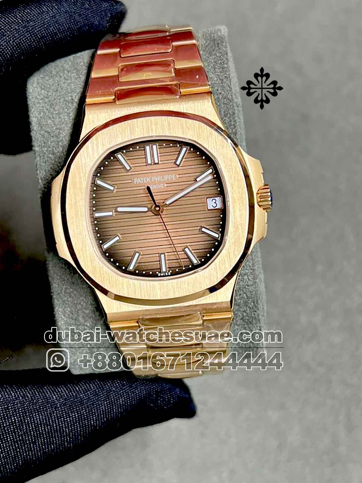 pr-j.jpg Patek Philippe Nautilus 5711/1R-001 Ros?gold 40mm Rosegold Dial with Gold plated Bracelet - Image 1